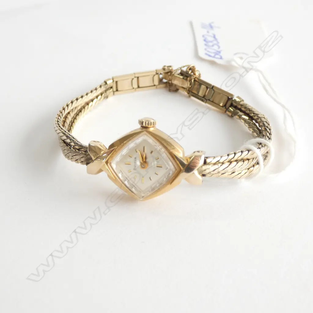 (014) VINTAGE BULOVA WOMAN'S W/WATCH ORIGINAL BOX Image 1++