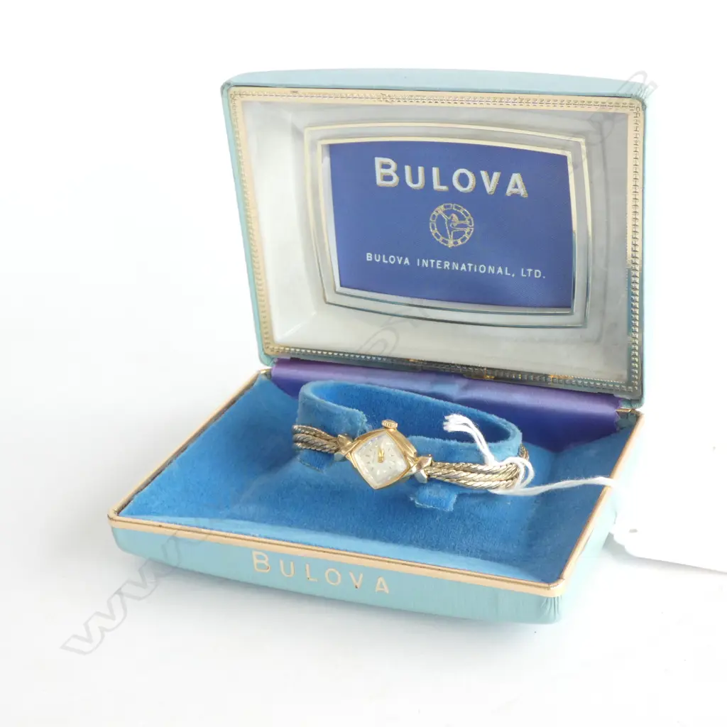 (014) VINTAGE BULOVA WOMAN'S W/WATCH ORIGINAL BOX Image 1++