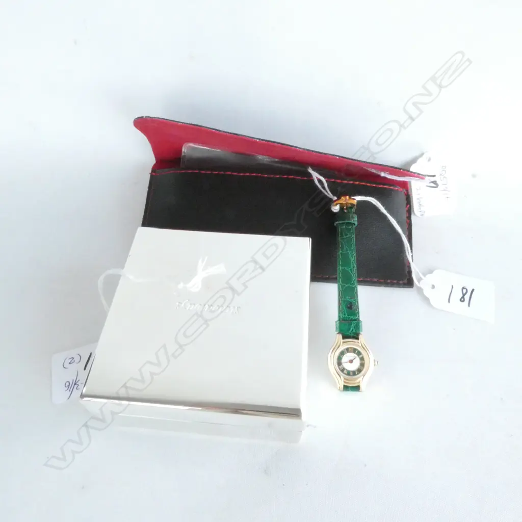 LADIES GUY LAROCHE WATCH + STOWAWAYS BOX Image 1++