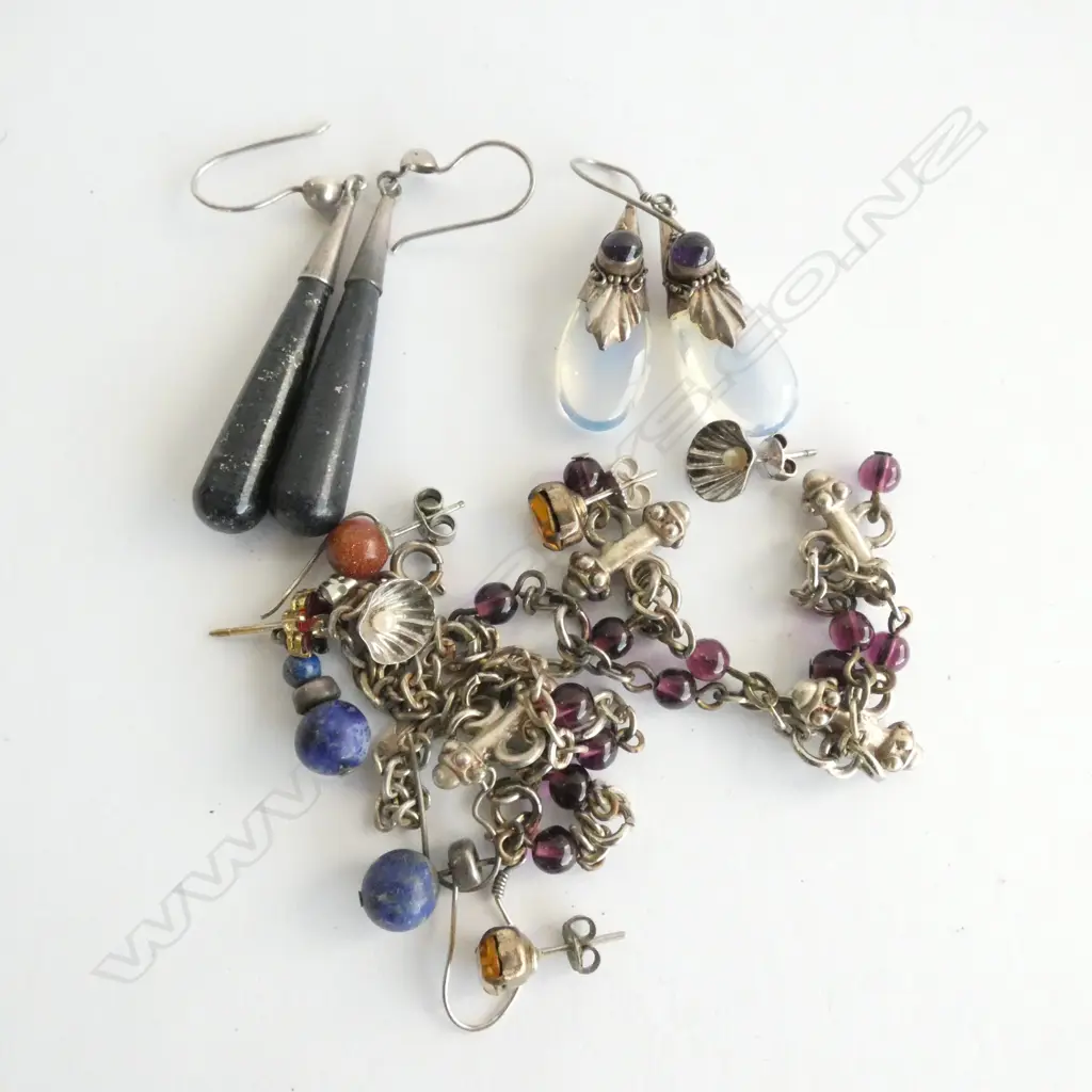 ASST GEMSTONE EARRINGS & A SILVER NECKLACE Image 1++