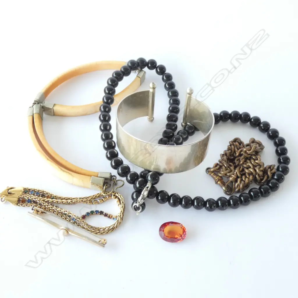 SMALL BAG GOOD COSTUME JEWELLERY Image 1++