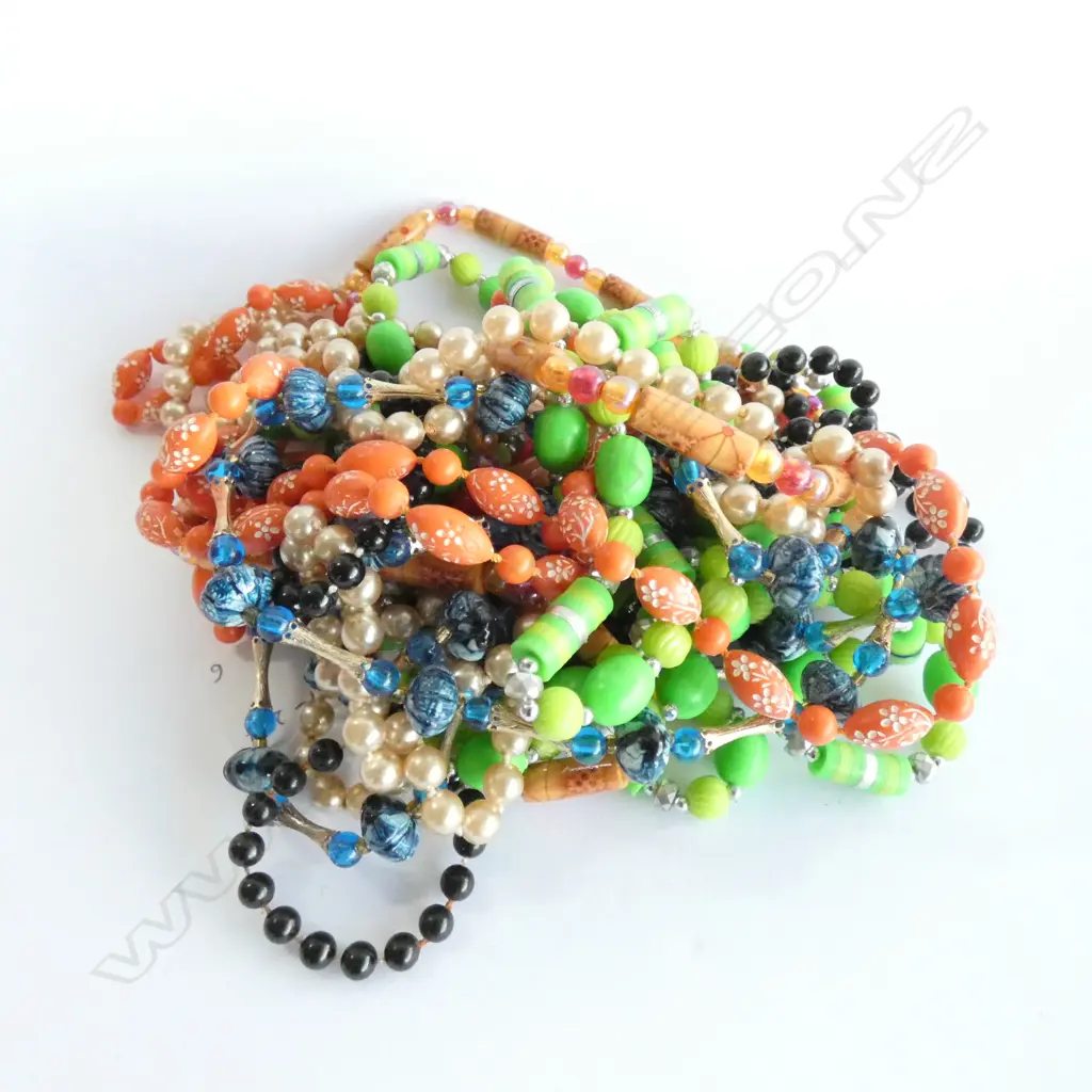 COSTUME JEWELLERY - 6 LONG NECKLACES Image 1++