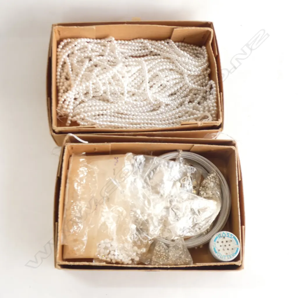8 STRANDS VINTAGE GERMAN MEDIUM COSTUME PEARLS L. 1520MM + BOX OF ASST. Image 1++