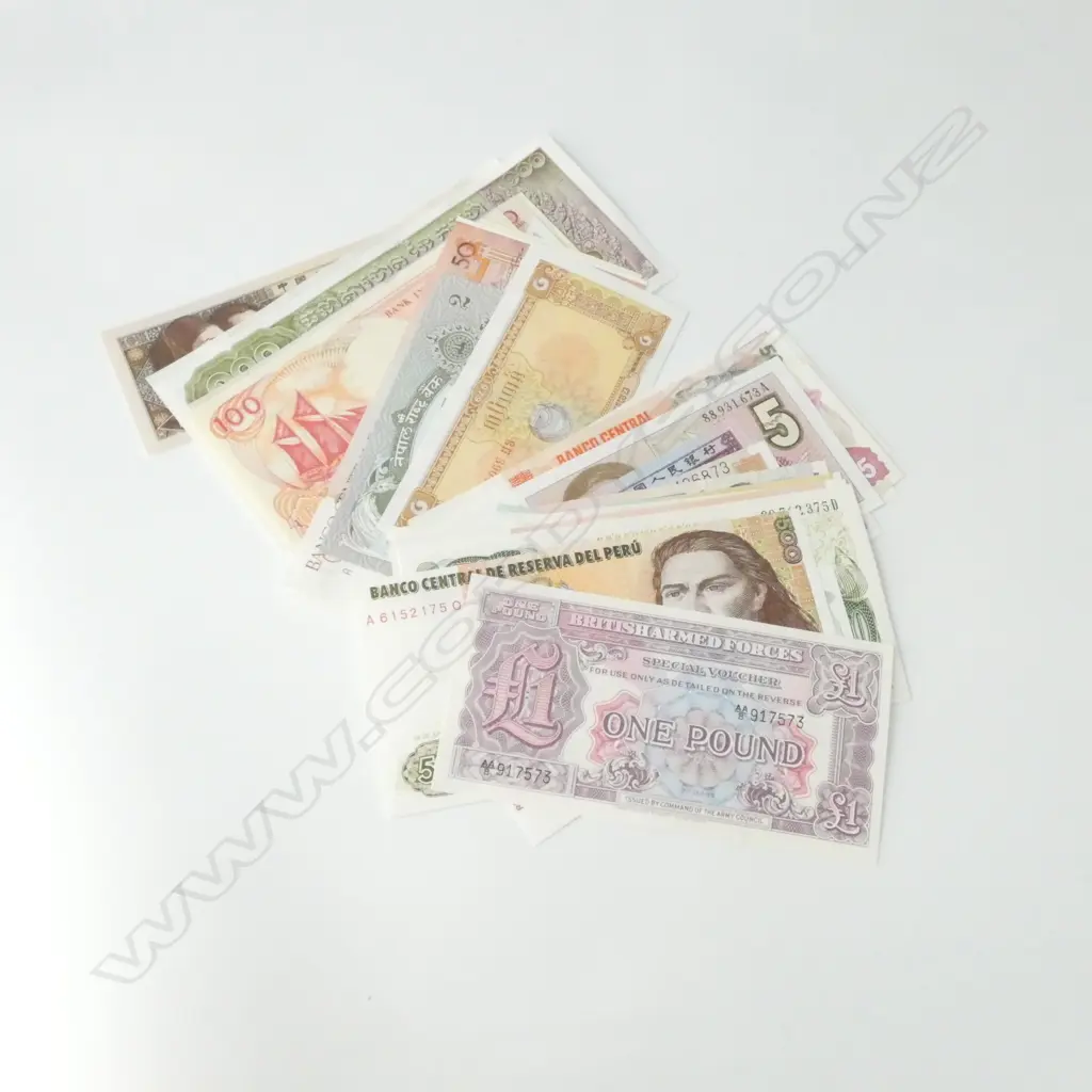 LOT OF WORLD BANKNOTES, MAINLY 70'S AND 80'S ALL UNCIRCULATED…50 NOTES Image 1++