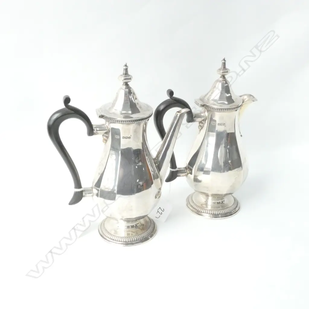 PAIR SMALL STG SILVER COFFEE POTS. SHEFFIELD 1924/25. H. 220MM Image 1++