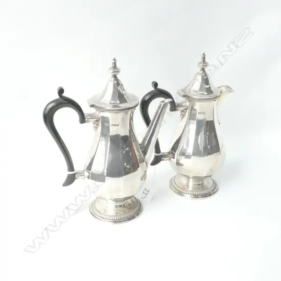PAIR SMALL STG SILVER COFFEE POTS. SHEFFIELD 1924/25. H. 220MM