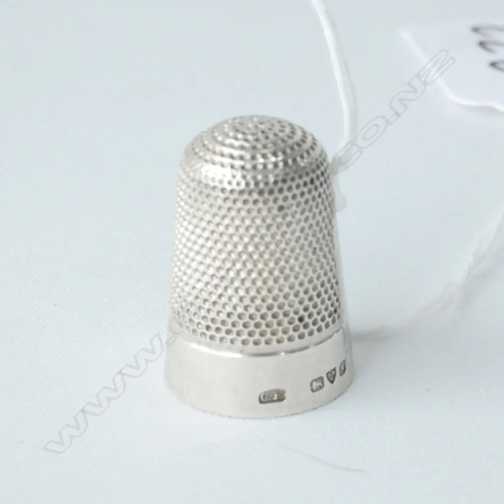 THIMBLE, STERLING SILVER, CHESTER 1913 Image 1++