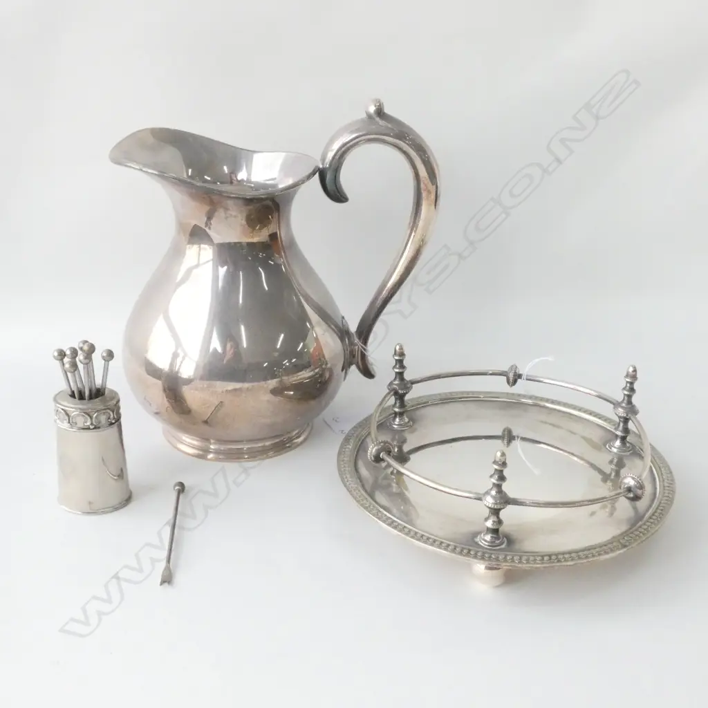 SILVER PLATE COCKTAIL FORKS (8) & HOLDER, JUG (H. 165MM) & CONDIMENT TRAY (DIA 165MM) Image 1++