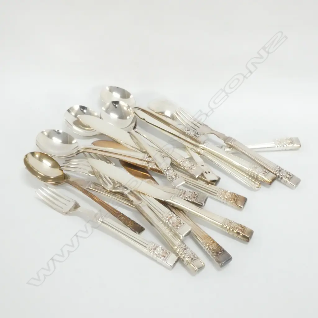 SET COMMUNITY PLATE FISH KNIVES, SOUP SPOONS  Image 1++