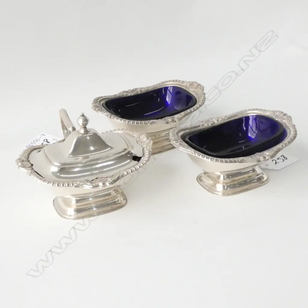 THREE PC STG SILVER CRUET SET. BLUE GLASS LINERS. LONDON 1930  369GMS Image 1++