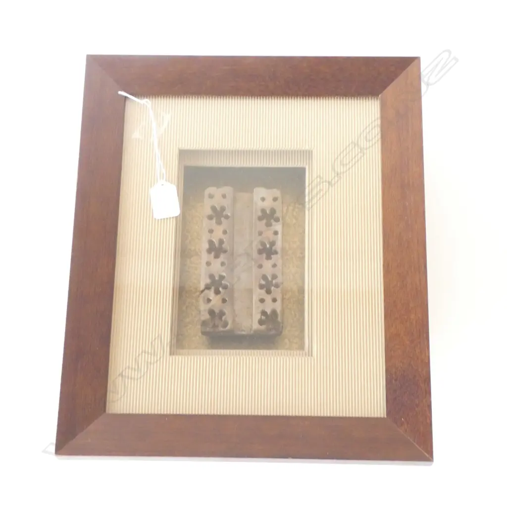 CARVED WOOD TEXTILE PRINTING BLOCK IN FRAME Image 1++