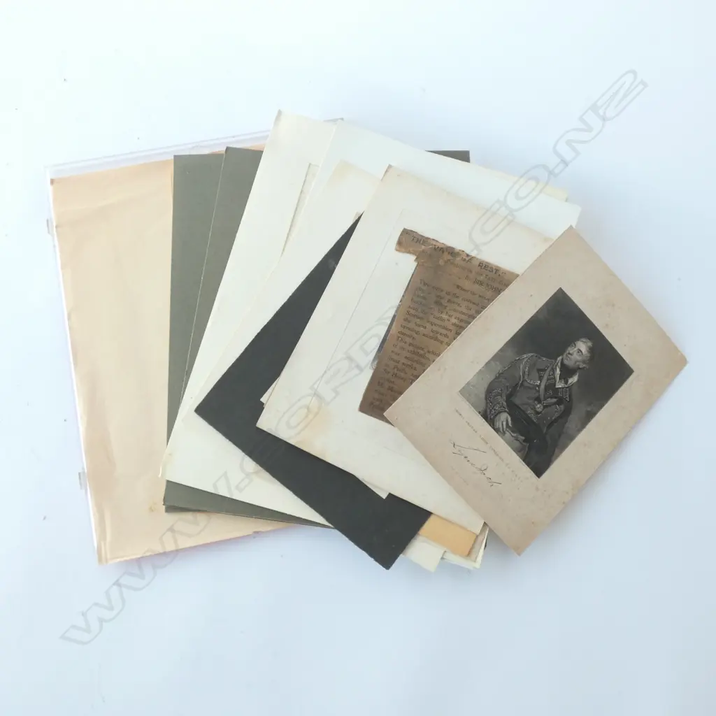 SMALL FOLIO OF ANTIQUE ENGRAVINGS L 250 MM Image 1++