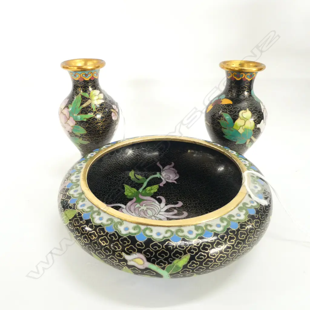2 CLOISONNE VASES + SHALLOW BOWL WITH FLORAL DECORATION D 150 MM  Image 1++