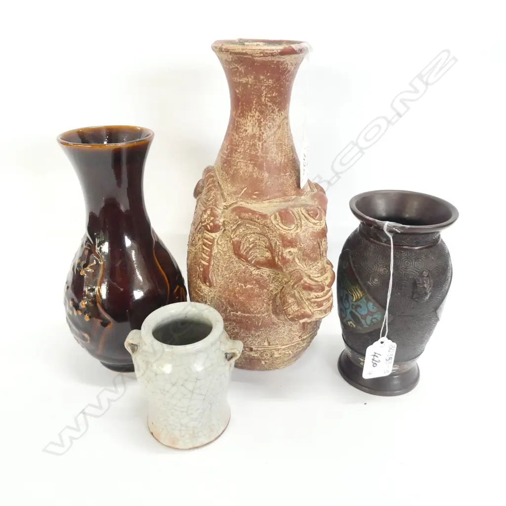 FOUR ASSORTED VASES, TALLEST, H. 260MM Image 1++
