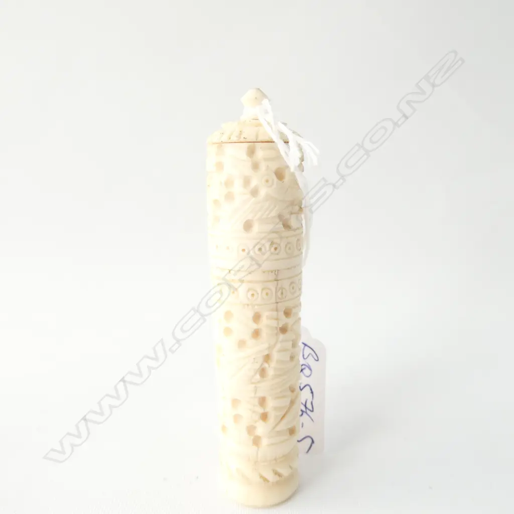 VINTAGE CARVED BONE CHINESE NEEDLE CASE Image 1++