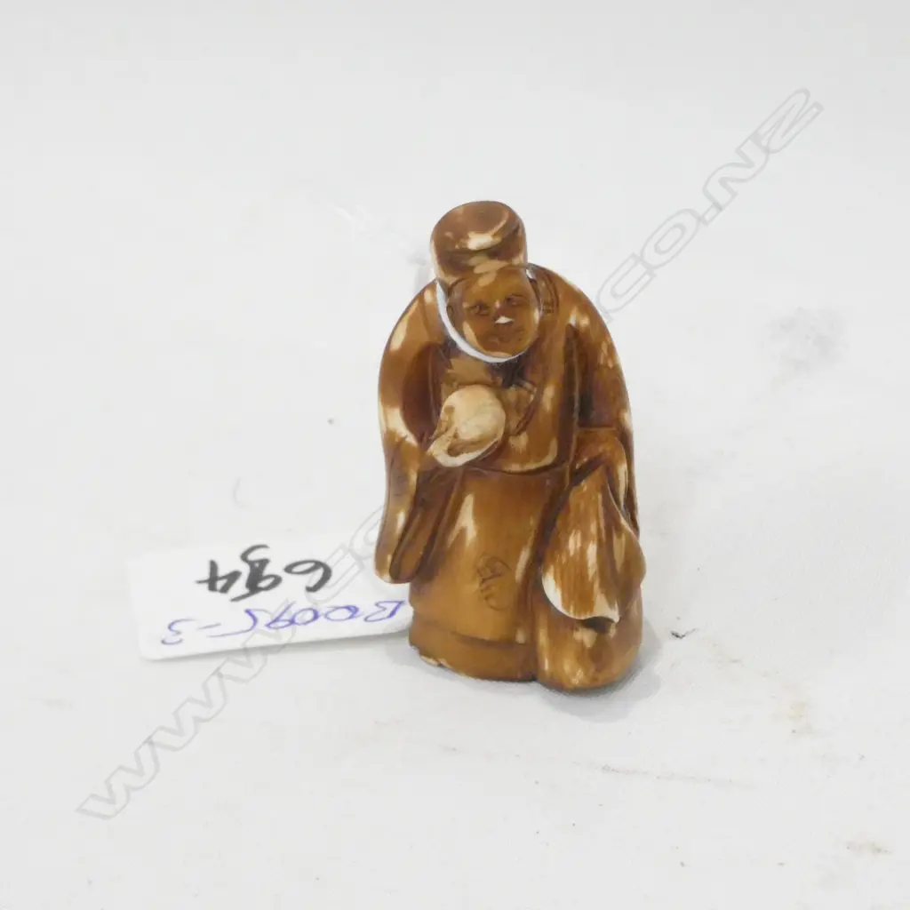 JAPANESE CARVED IVORY NETSUKE FIGURE W SACK Image 1++