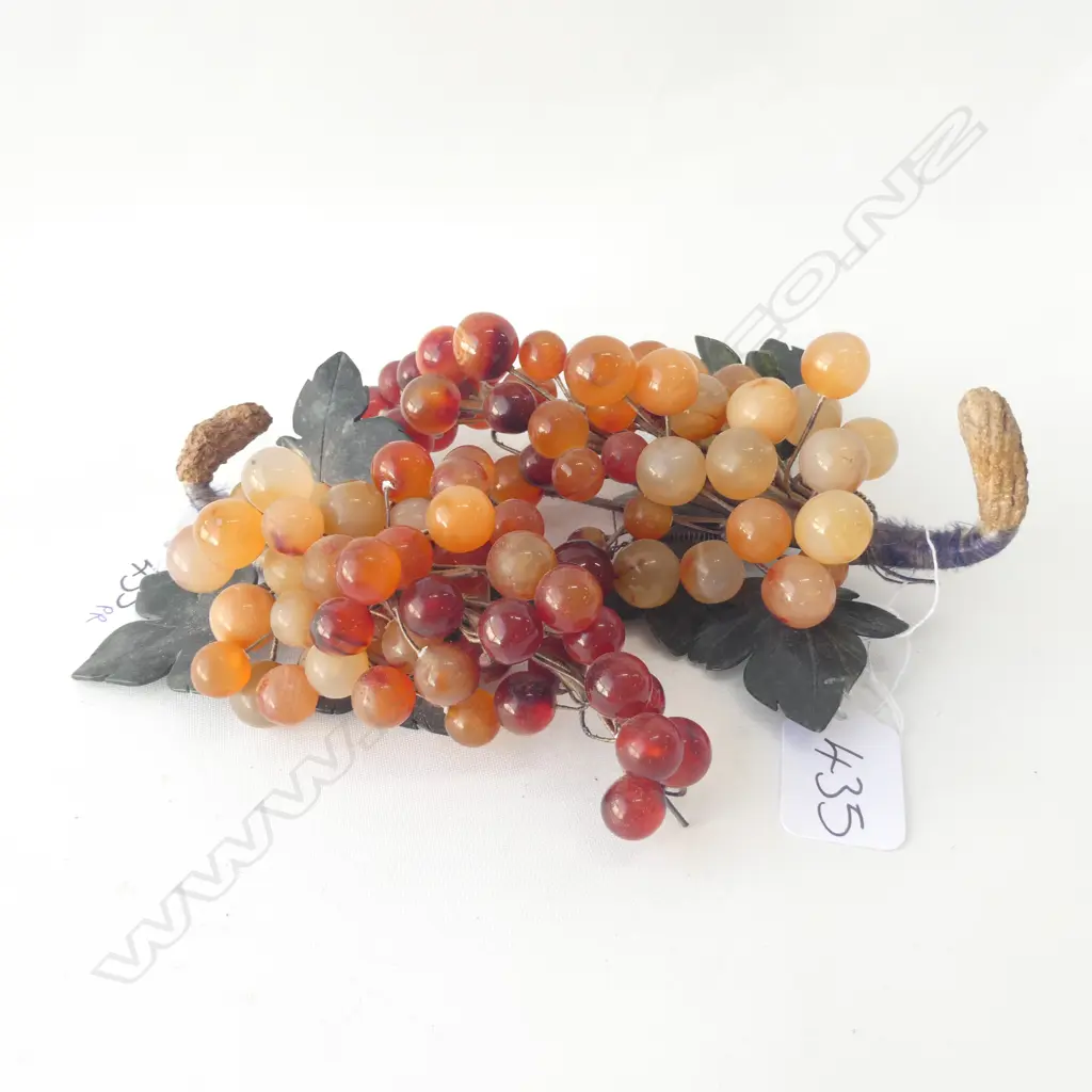 PAIR MOTTLED BROWN AGATE/JADE TABLE DECORATION GRAPES Image 1++