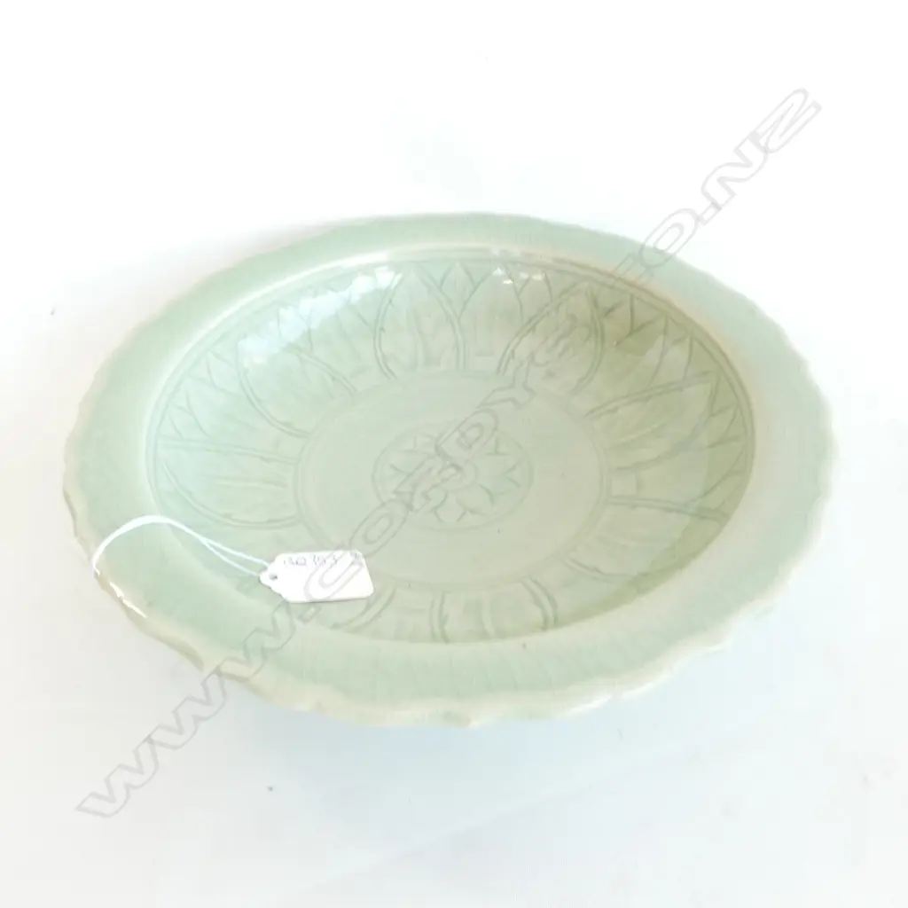 CHINESE LONGQUAN STYLE CELADON BOWL 265MM DIA. Image 1++