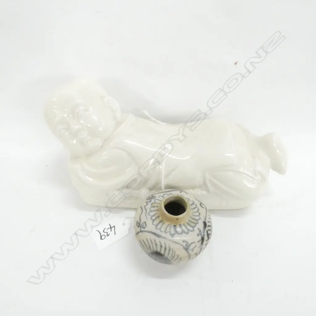 SMALL CHINESE VASE + WHITE CERAMIC PILLOW L. 250MM Image 1++