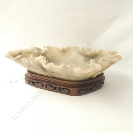 LG GREEN JADE BOWL WITH WOODEN STAND L. 335MM