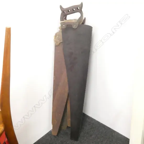 4 VINTAGE HAND SAWS L 880 MM