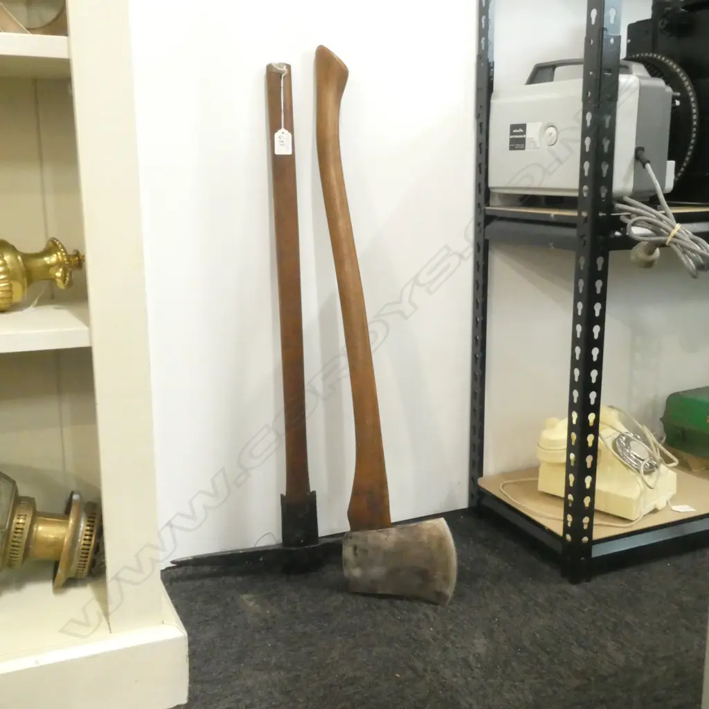 VINTAGE ELWELL AXE + THE HARDY PICK  L 800 MM Image 1++