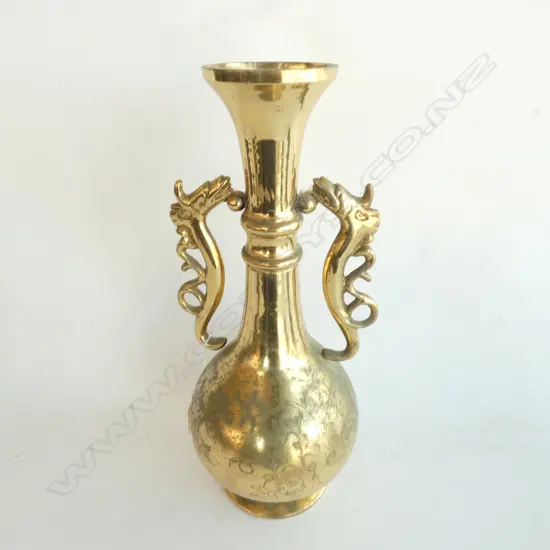 HEAVY BRASS VASE WITH DRAGONS. H. 345MM