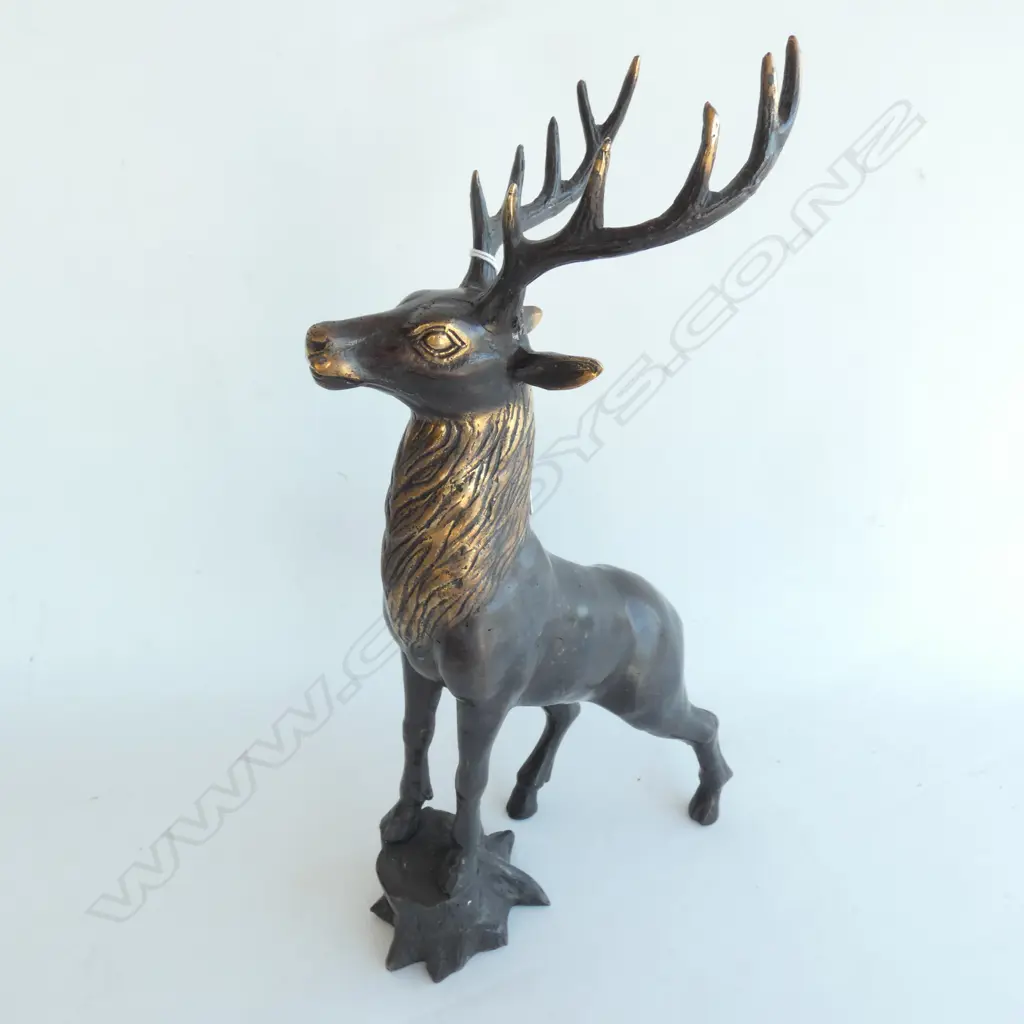 BRONZE STAG ON STUMP H. 360MM Image 1++