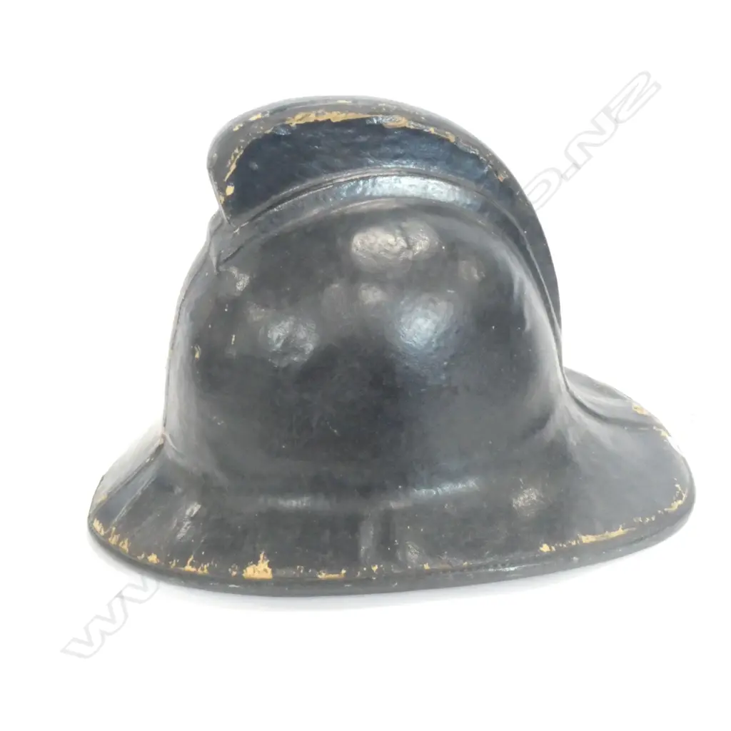 OLD LEATHER FIREMAN’S HELMET Image 1++