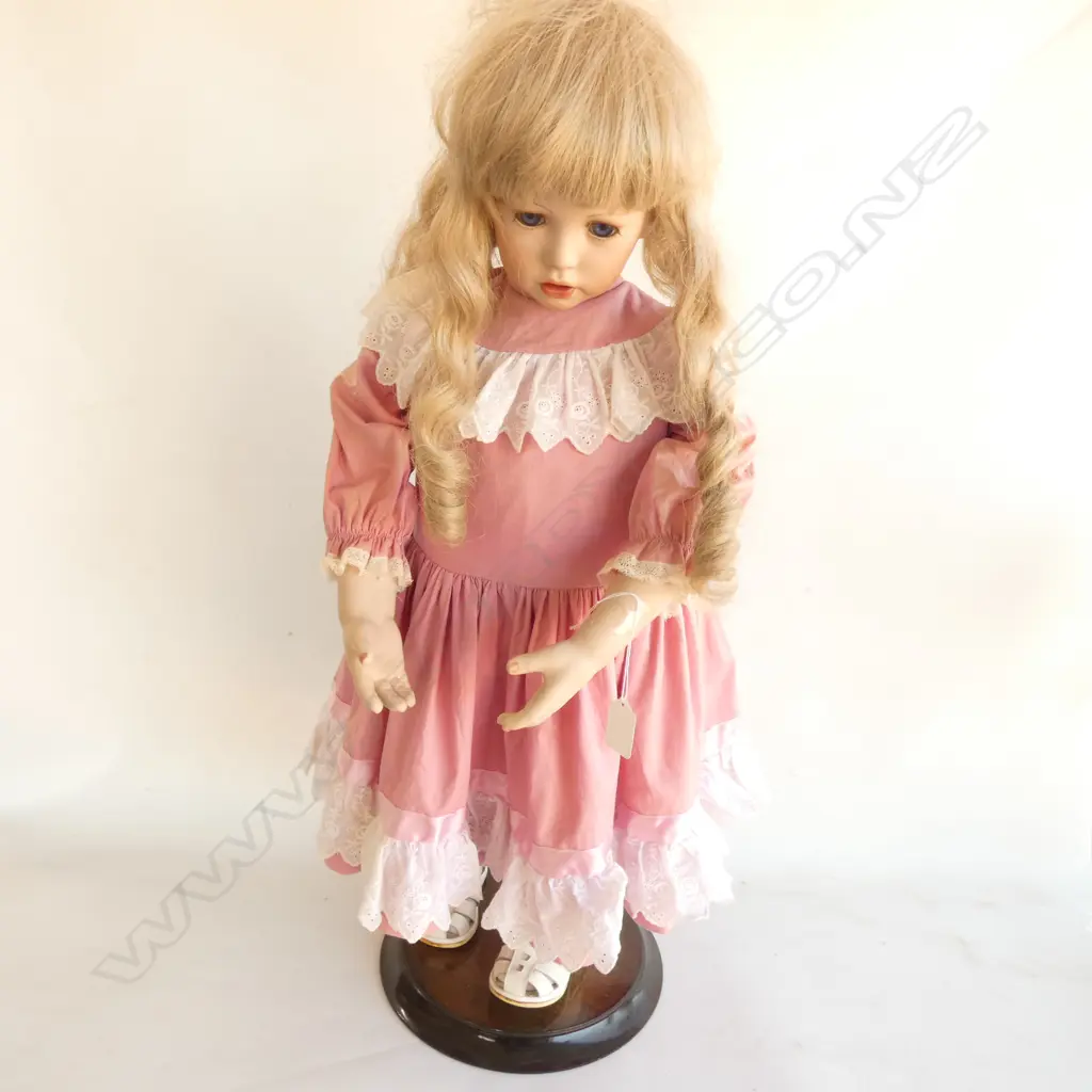 CONTEMPORARY COLLECTORS DOLL H 760 MM Image 1++