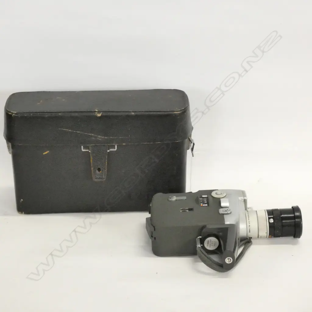 8MM CANON MOVIE CAMERA IN CASE Image 1++