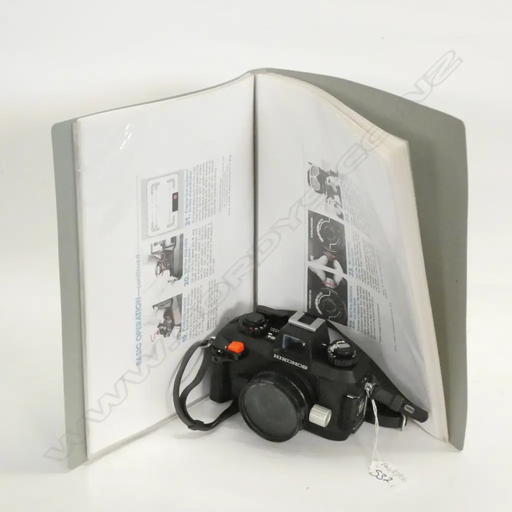 NIKONOS IV-A UNDERWATER CAMERA + MANUAL Image 1++