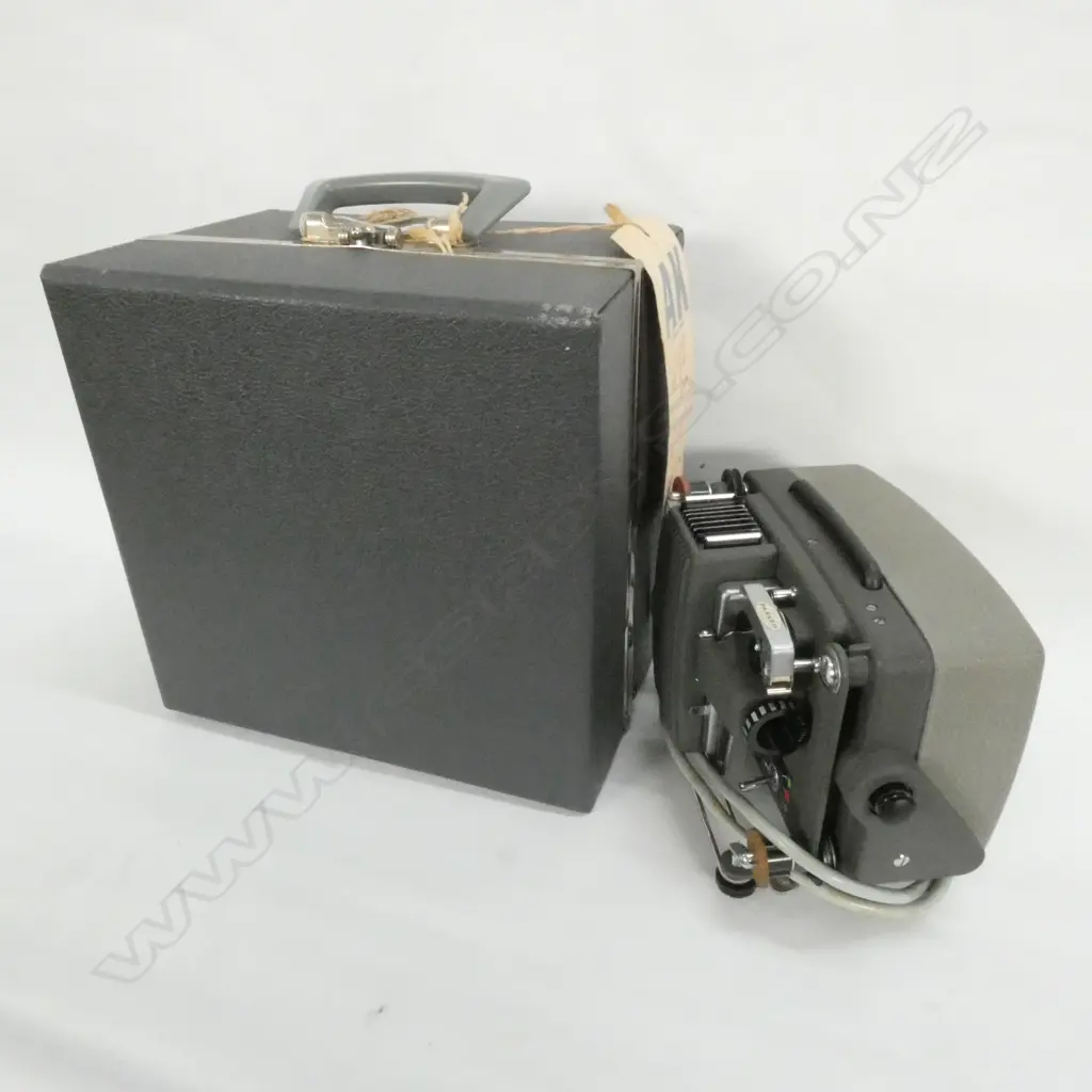 RONDO 8MM MOVIE PROJECTOR IN CASE Image 1++