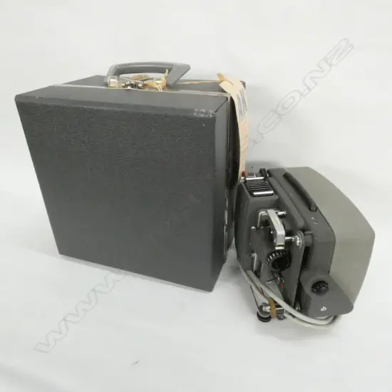 RONDO 8MM MOVIE PROJECTOR IN CASE