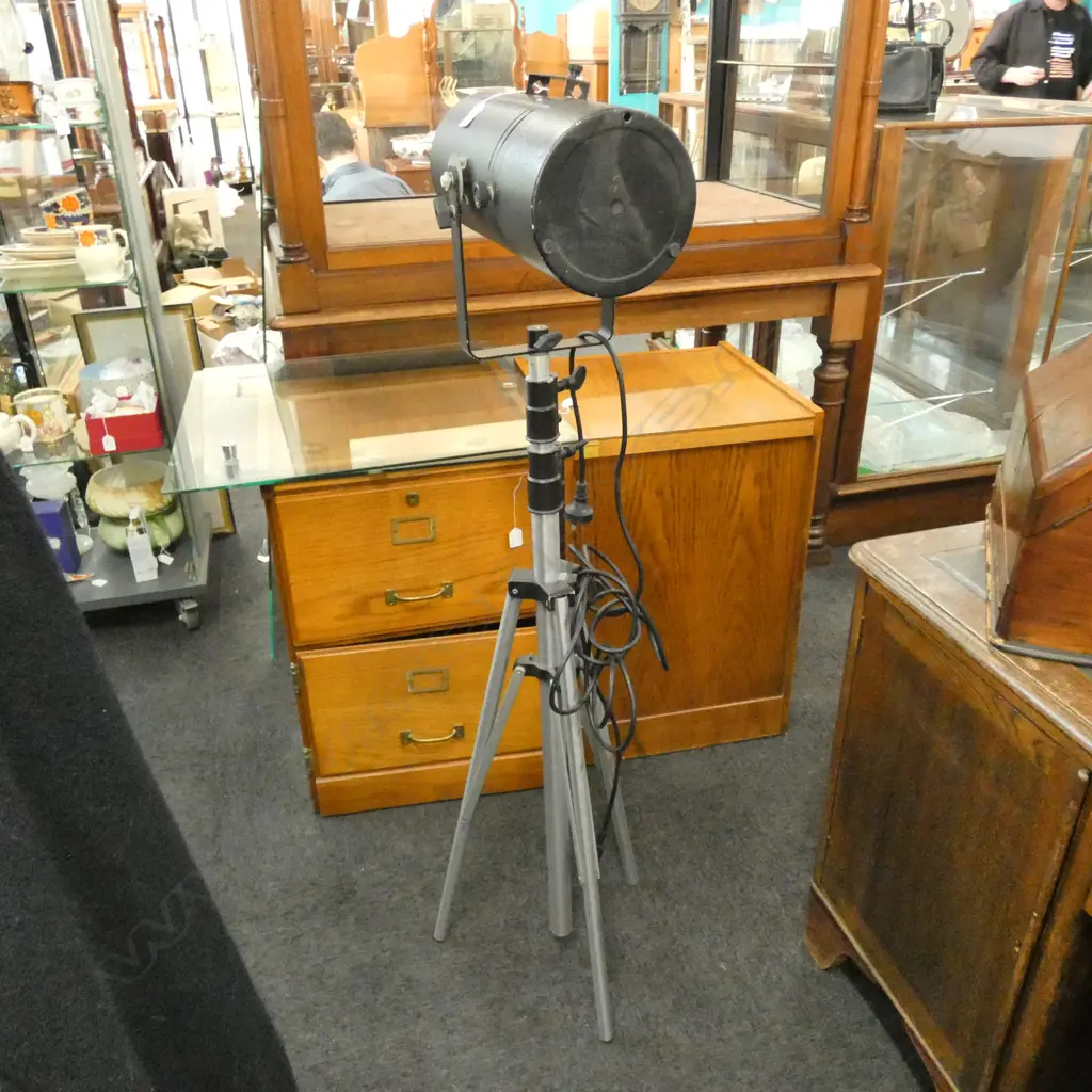 VINTAGE BOWENS MONO-FLASH ON TRIPOD Image 1++