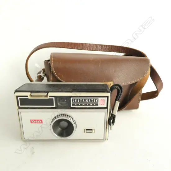 CAMERA, KODAK INSTAMATIC 100, WITH ORIGINAL LEATHER CASE