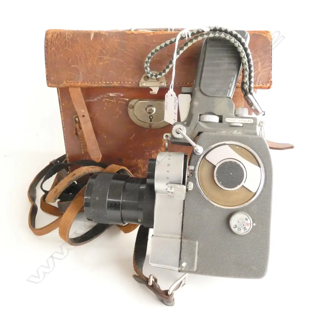 SANKYO ZOOM 8 VINTAGE 8MM MOVIE CAMERA & CASE  Image 1++