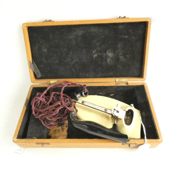 ELECTRIC IRON, VINTAGE, ONE OF THE 1ST ELEctRIC CLOTHES IRONS, 200-250 VOLT, IN ORIGINAL CASE