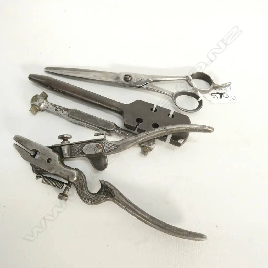 3 VINTAGE TOOLS + SCISSORS Image 1++