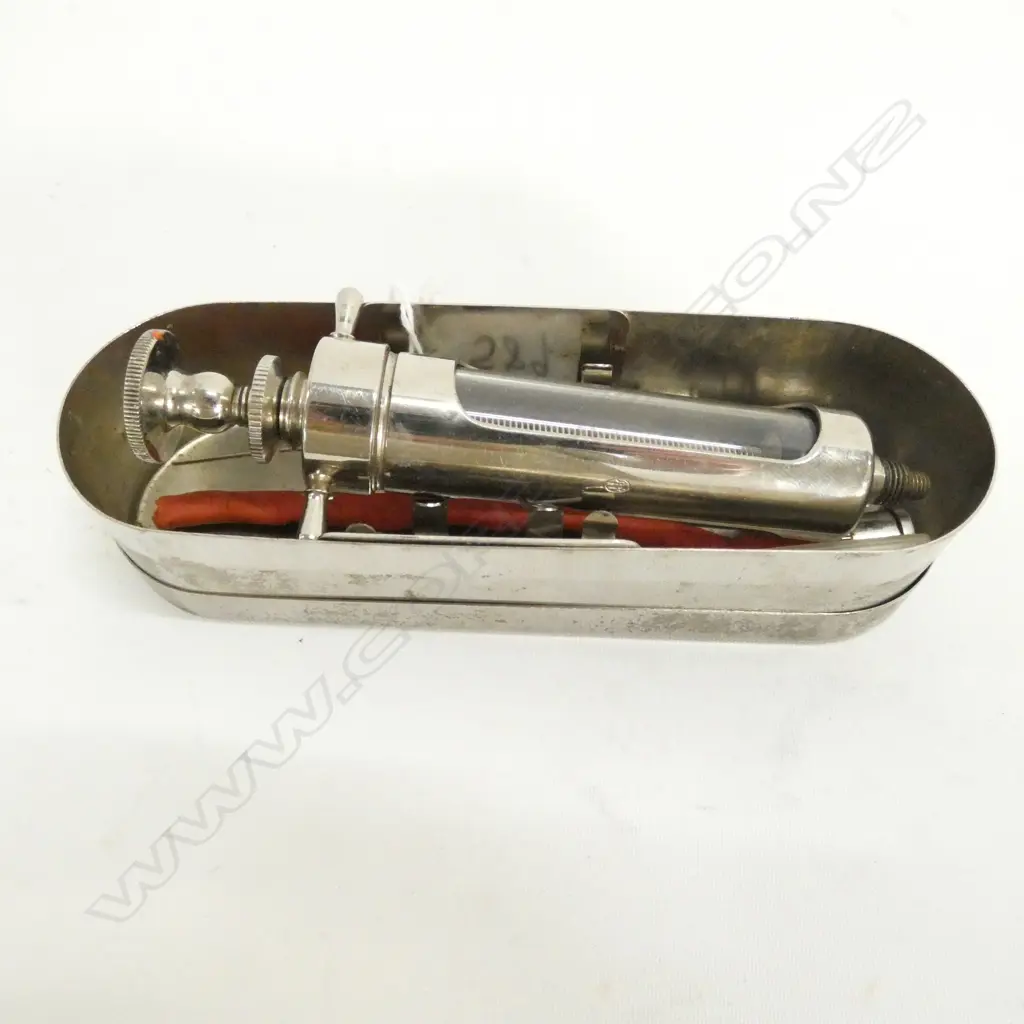 GERMAN HYPODERMIC SYRINGE Image 1++