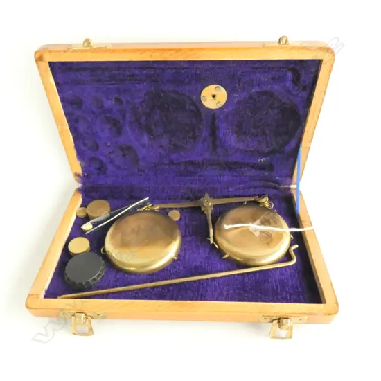 SCALES IN WOODEN BOX WITH WEIGHTS