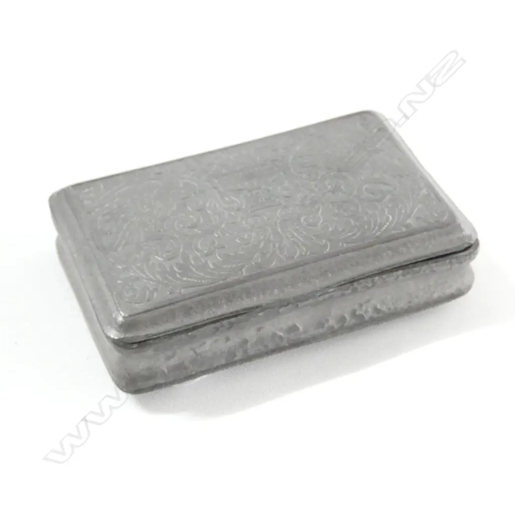 ANTIQUE VICTORIAN PEWTER SNUFF BOX DECORATED LID Image 1++