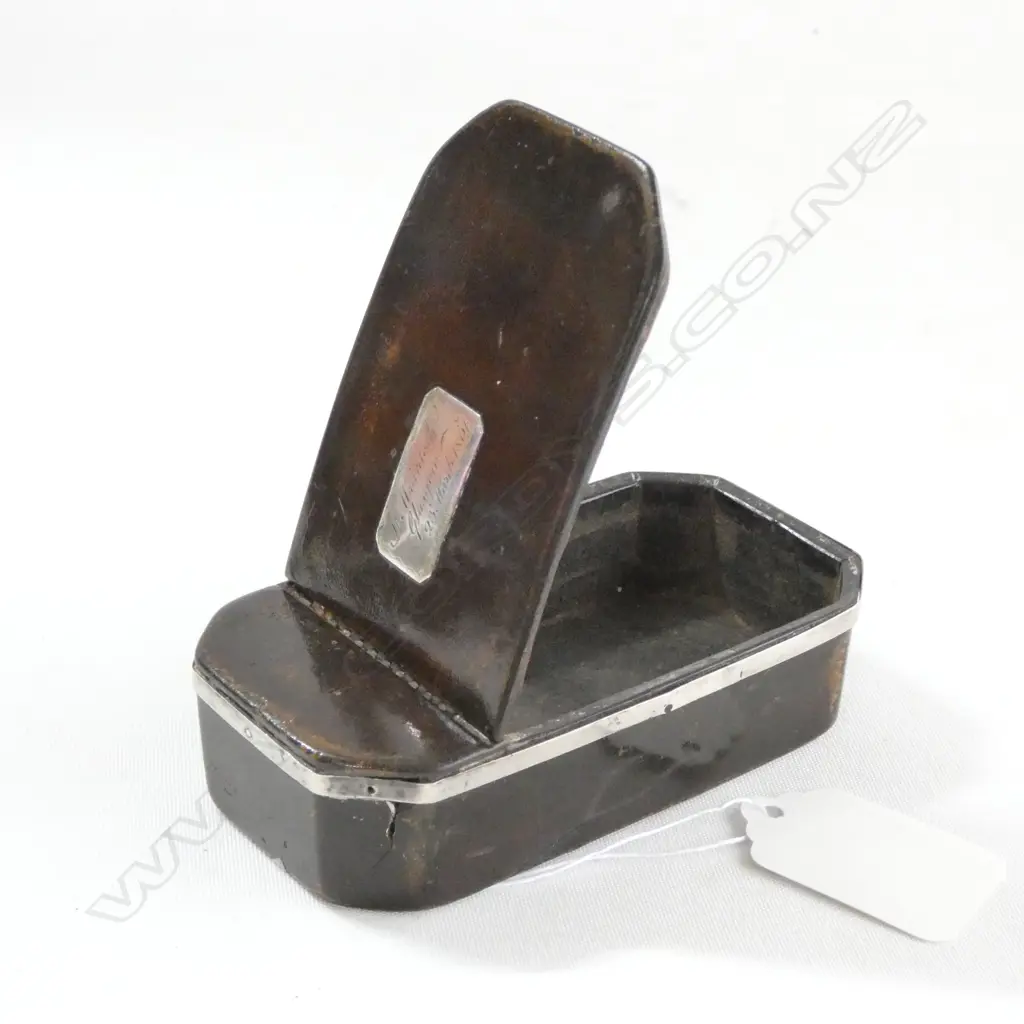 ANTIQUE GEORGIAN PAPIER MACHE SNUFF BOX WITH SILVER CARTOUCHE Image 1++