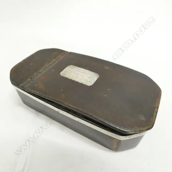 ANTIQUE GEORGIAN PAPIER MACHE SNUFF BOX WITH SILVER CARTOUCHE