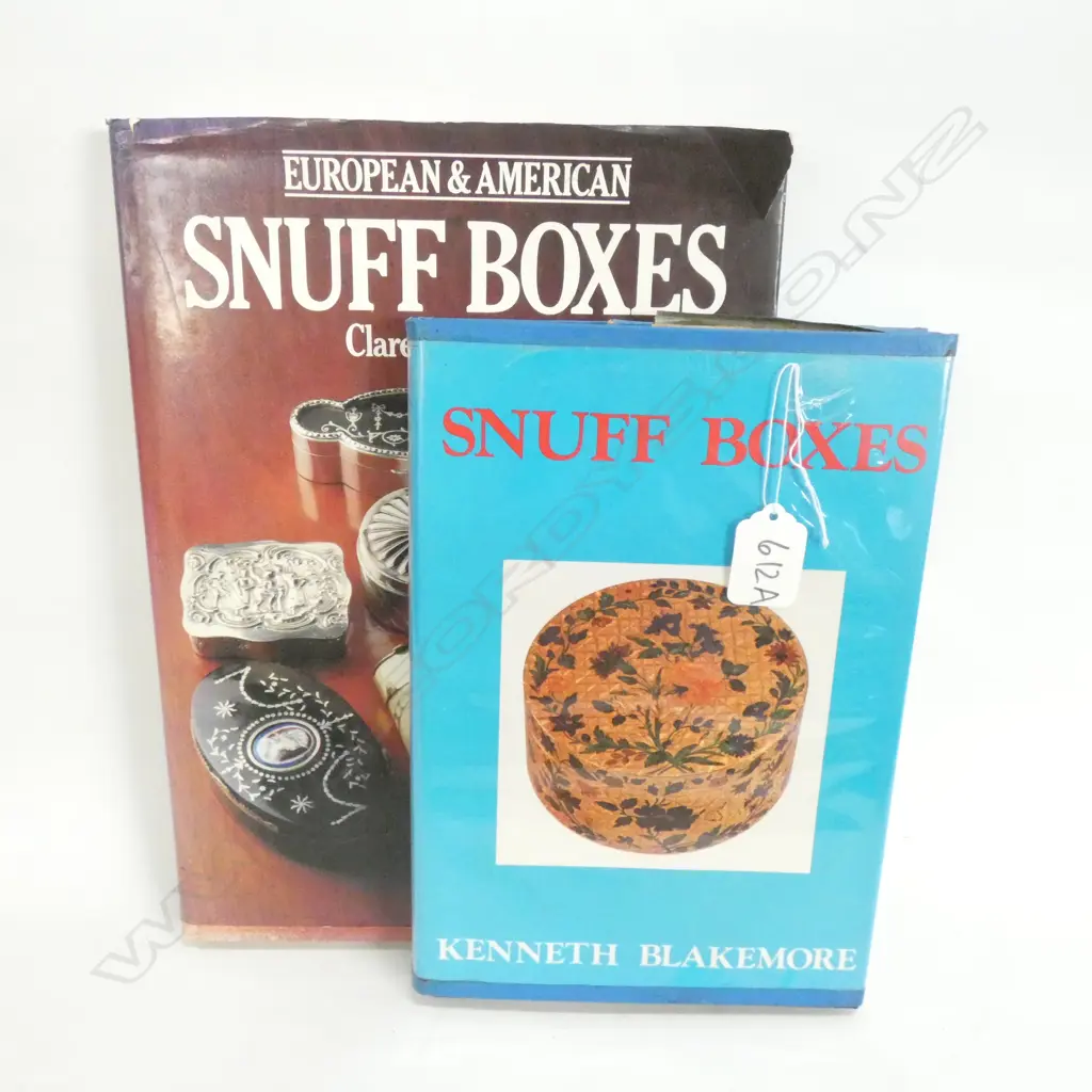 2 BOOKS ON ANTIQUE SNUFF BOXES Image 1++