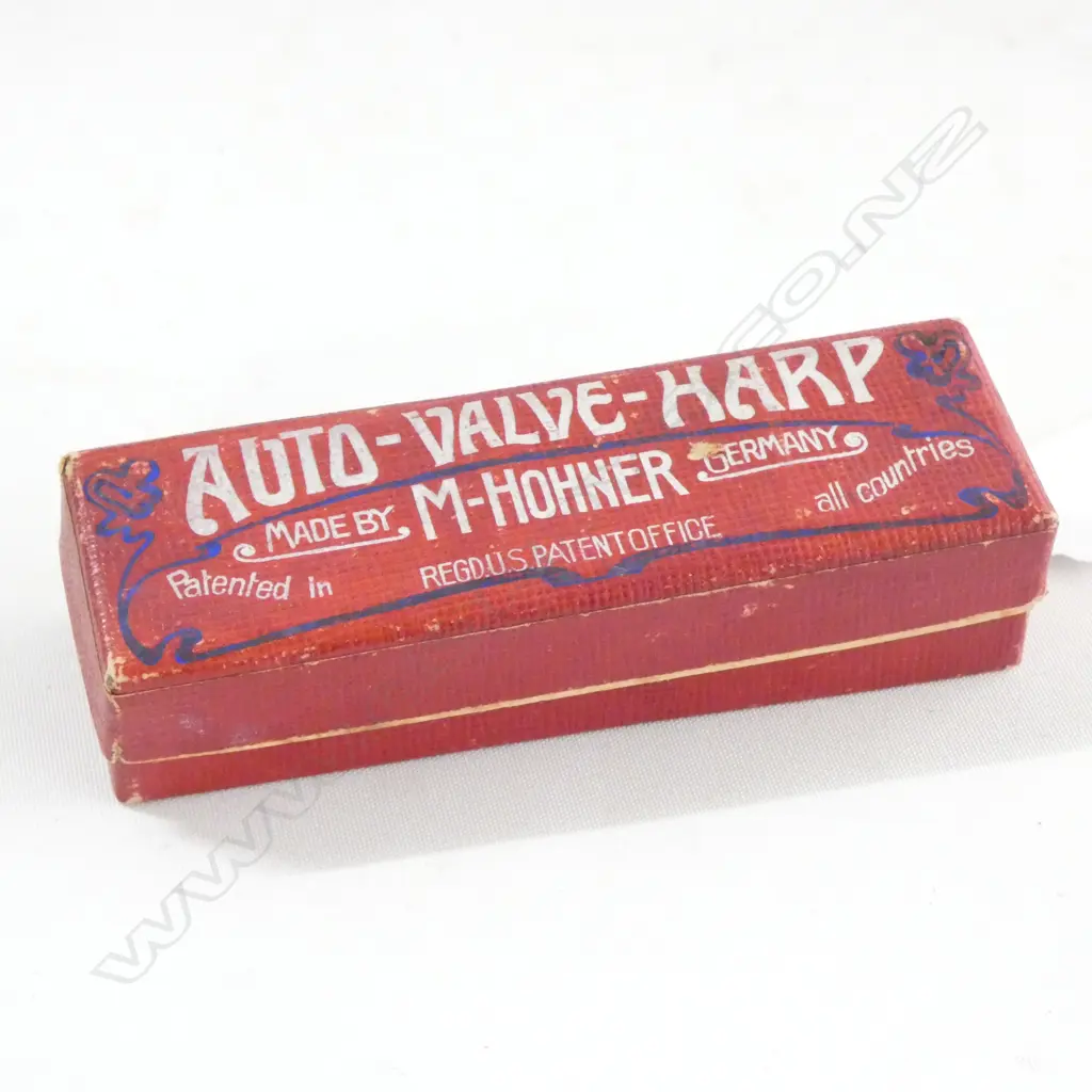 VINTAGE HARMONICA, M HOHNER - GERMANY - 'THE PRO", IN ORIGINAL BOX Image 1++