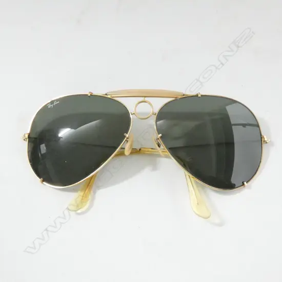 SUNGLASSES, RAYBAN EARLY RETRO SUNNIES, VERY COOL