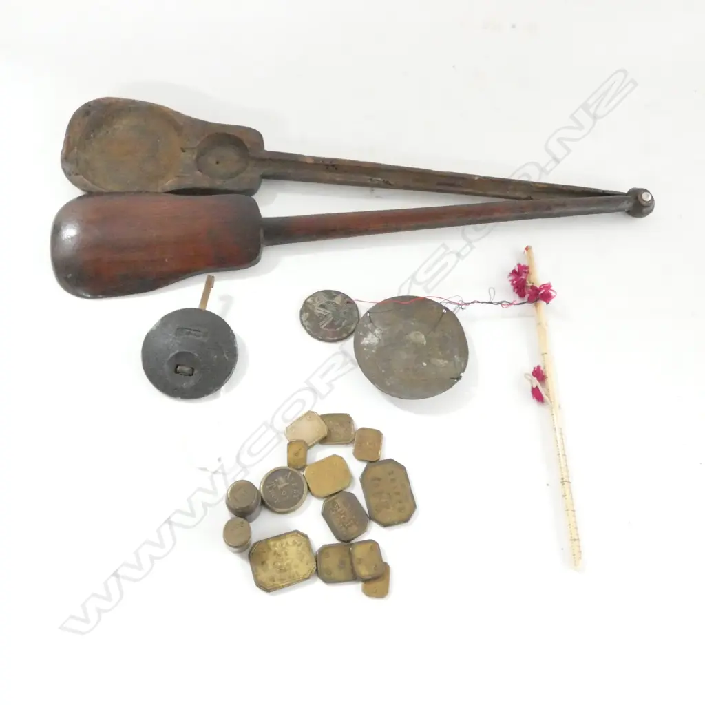 SCALES WITH WEIGHTS Image 1++