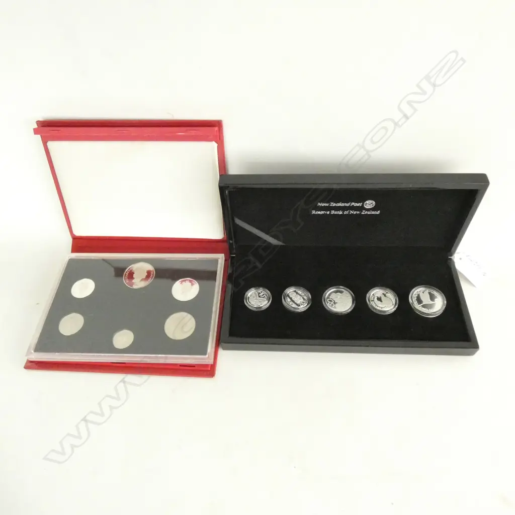 2 NZ PROOF COIN SETS: 2011 NZ SILVER CURRENCY SET + 1990  Image 1++