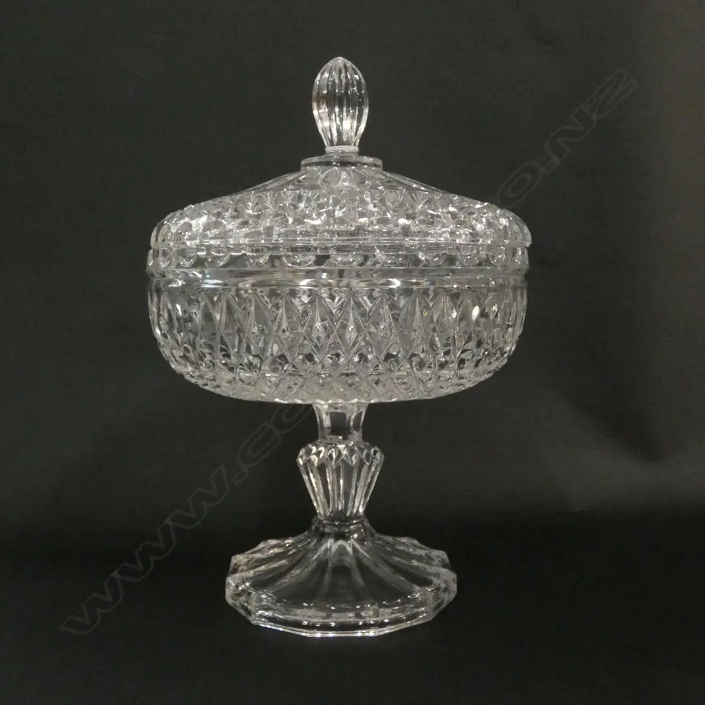 LG CRYSTAL CUT LIDDED FOOTED BOWL. H. 300MM DIA. 175MM Image 1++